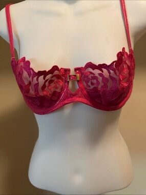 VTG Victoria’s Secret Hot Pink Lace Underwire Bra